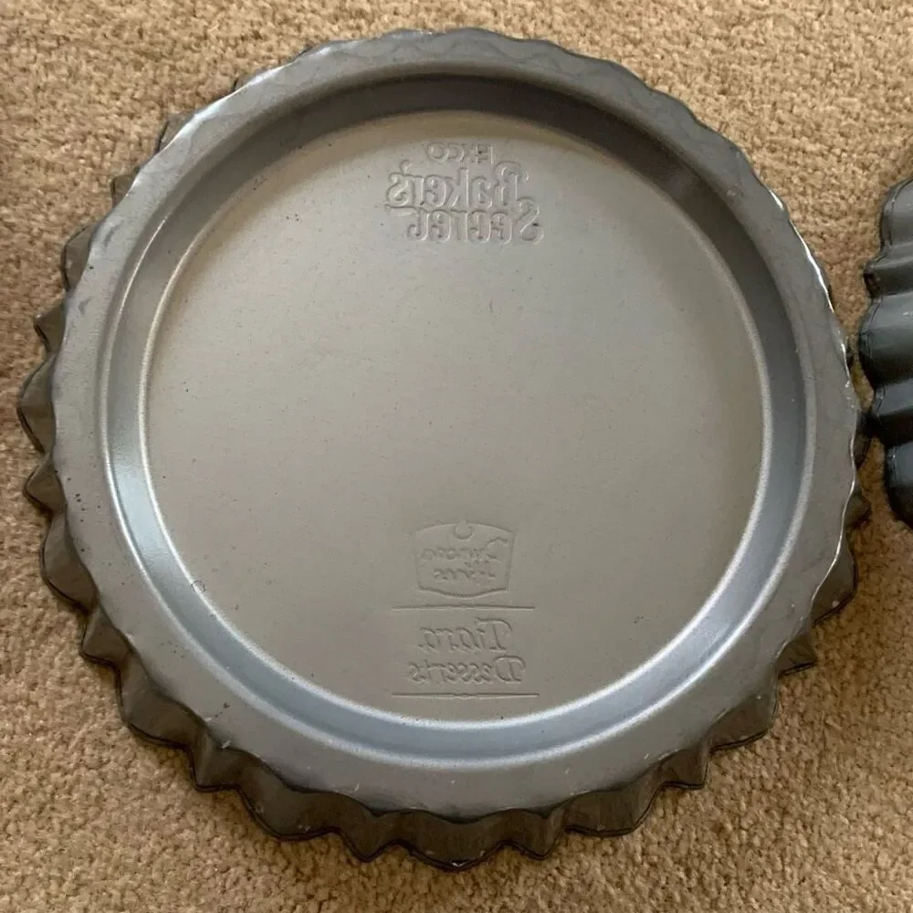 2 Ekco Baker’s Secret Duncan Hines Tiara Desserts Pans